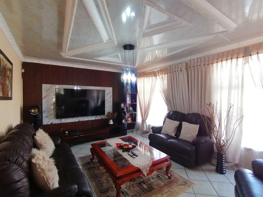 3 Bedroom Property for Sale in Roosheuwel Ext 2 North West